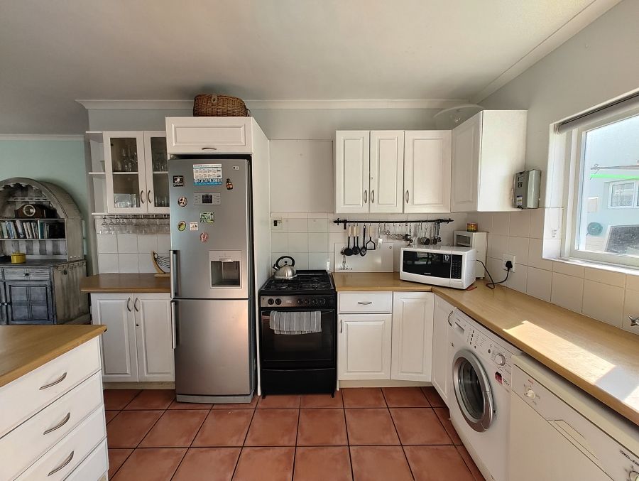 To Let 3 Bedroom Property for Rent in Stilbaai Wes Western Cape